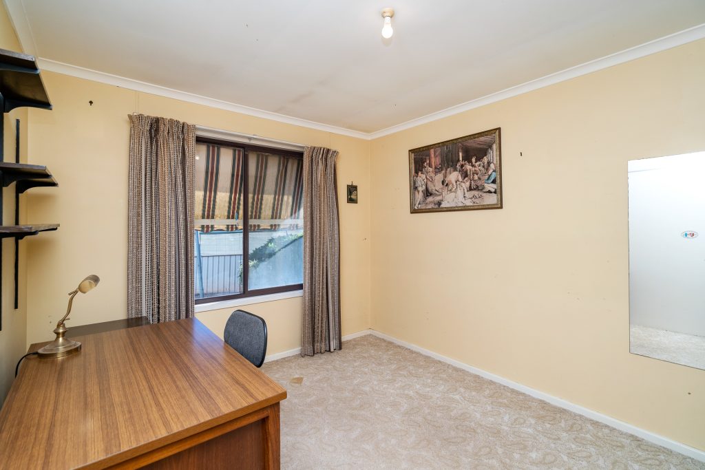 70 Holbrook Street, Temora NSW 2666 - photo 7