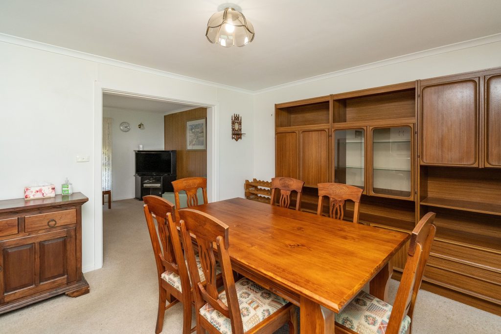 70 Holbrook Street, Temora NSW 2666 - photo 9