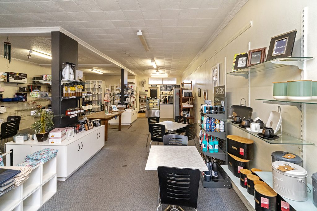 218 Hoskins Street, Temora NSW 2666 - photo 3