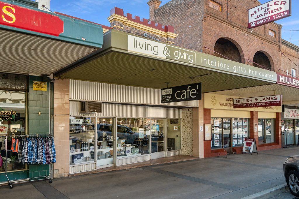 218 Hoskins Street, Temora NSW 2666 - photo 4