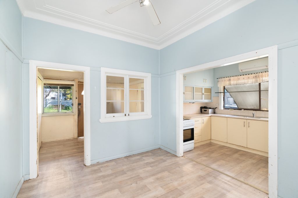 10 Railway Avenue, Leeton NSW 2705 - photo 5