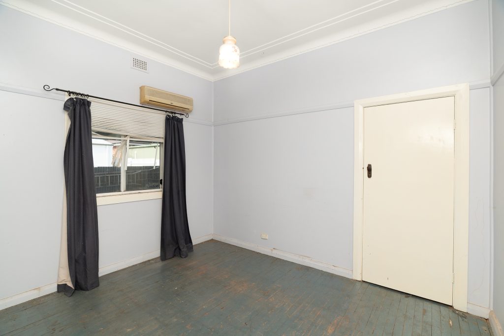 10 Railway Avenue, Leeton NSW 2705 - photo 6