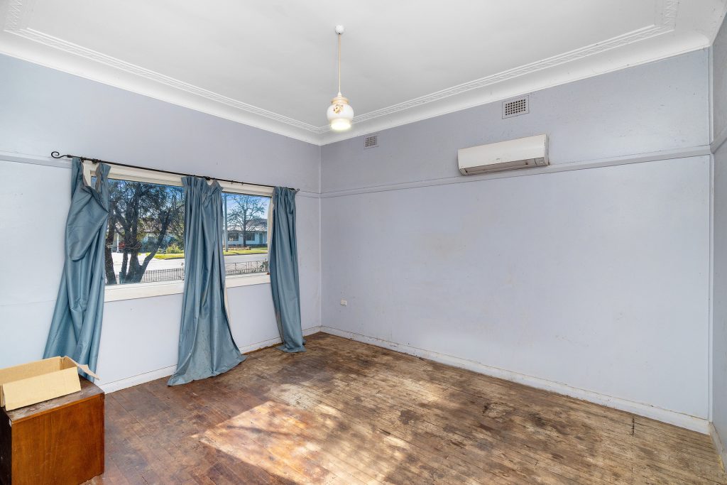 10 Railway Avenue, Leeton NSW 2705 - photo 8