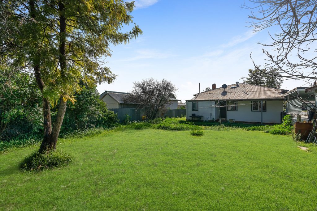 10 Railway Avenue, Leeton NSW 2705 - photo 10