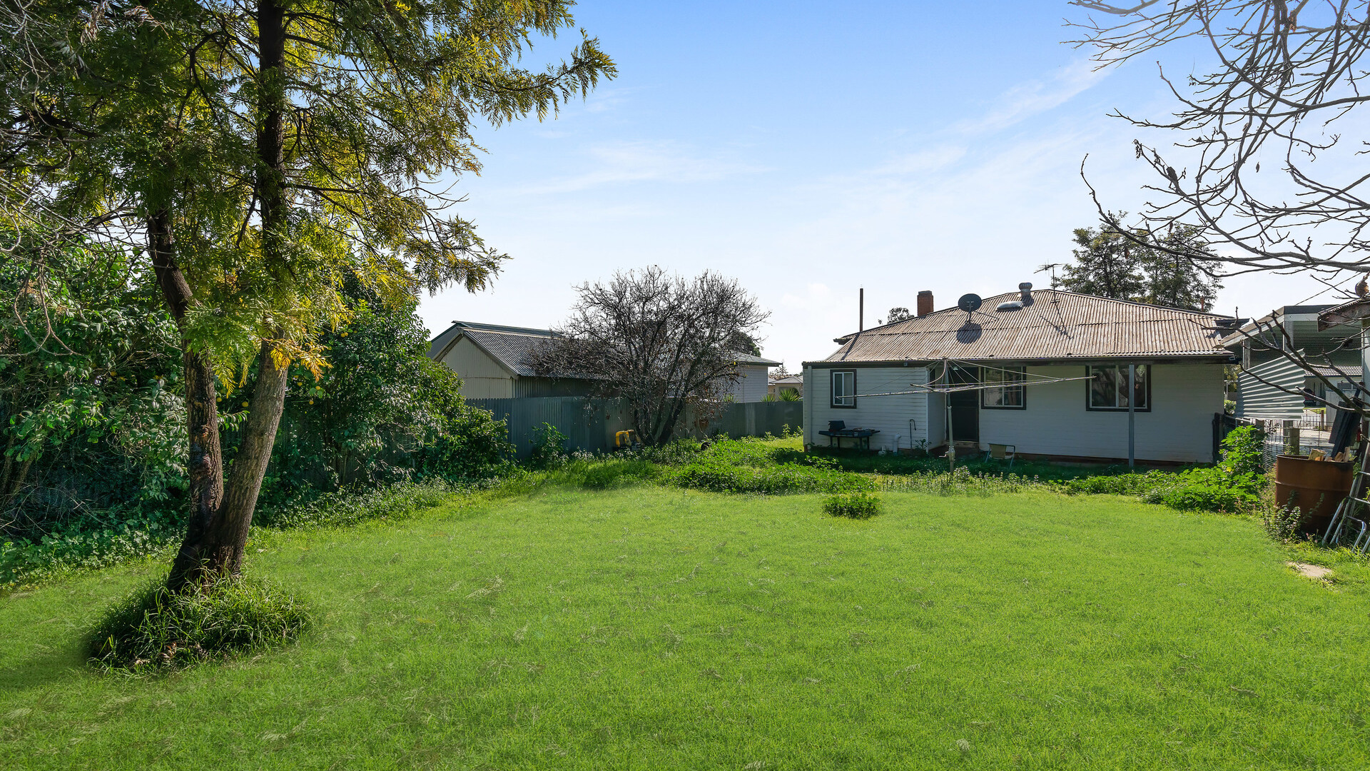 10 Railway Avenue, Leeton NSW 2705 - photo 10