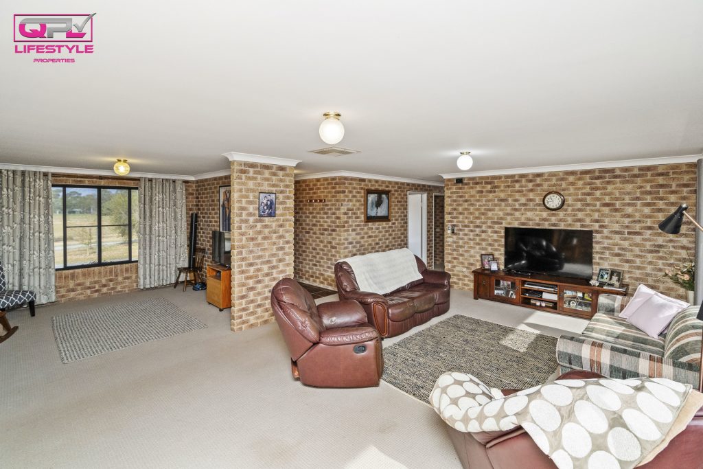 52 Paynters Siding Road, Narrandera NSW 2700 - photo 4