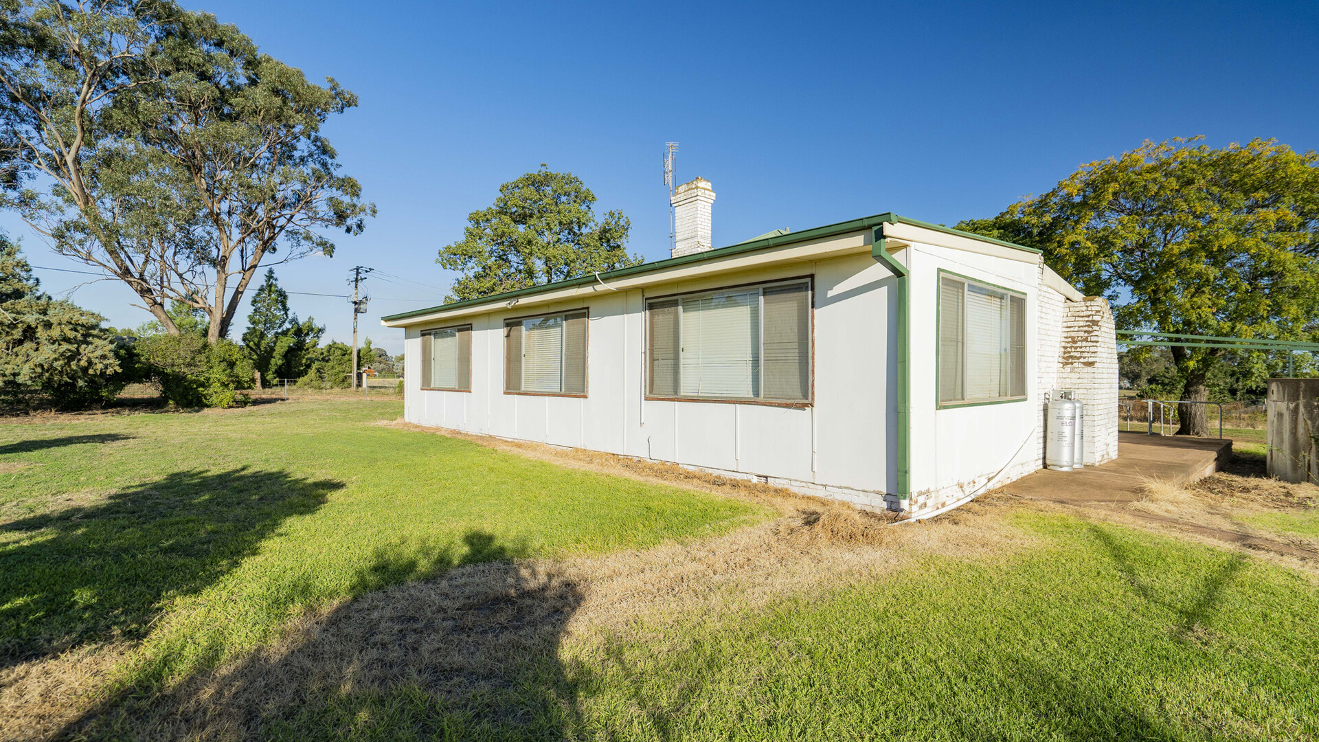 28 McGregor Street, Temora NSW 2666 - photo 9