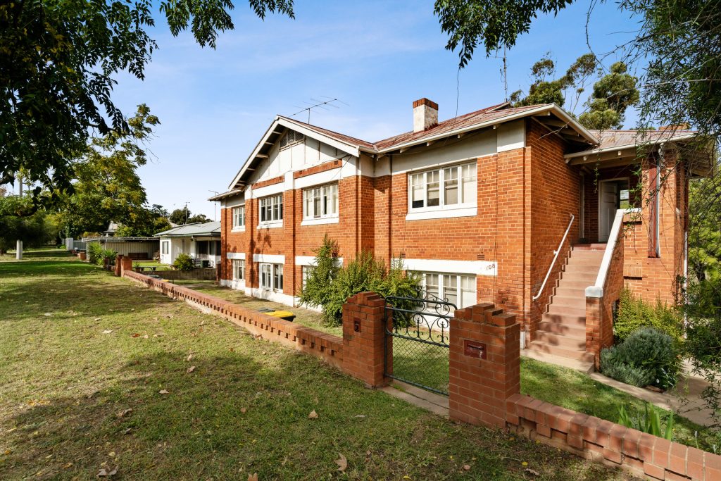 106-108 Larmer Street, Narrandera NSW 2700 - photo 2