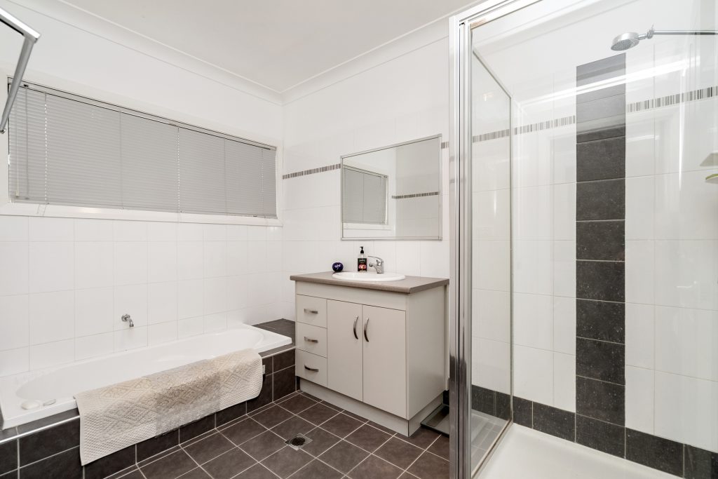 2/100 Adams Street, Narrandera NSW 2700 - photo 10