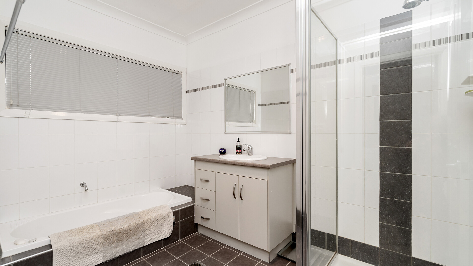 2/100 Adams Street, Narrandera NSW 2700 - photo 10