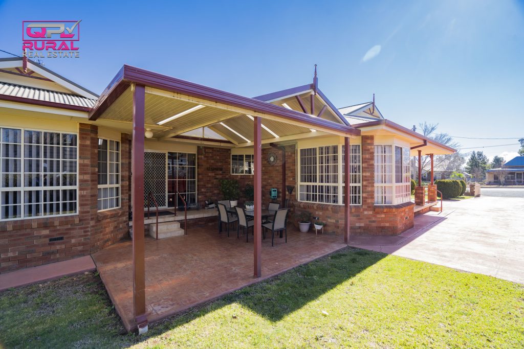 138 Polaris Street, Temora NSW 2666 - photo 3