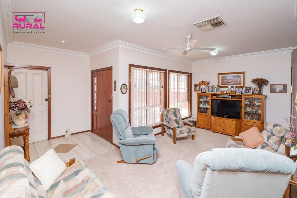 138 Polaris Street, Temora NSW 2666 - photo 5