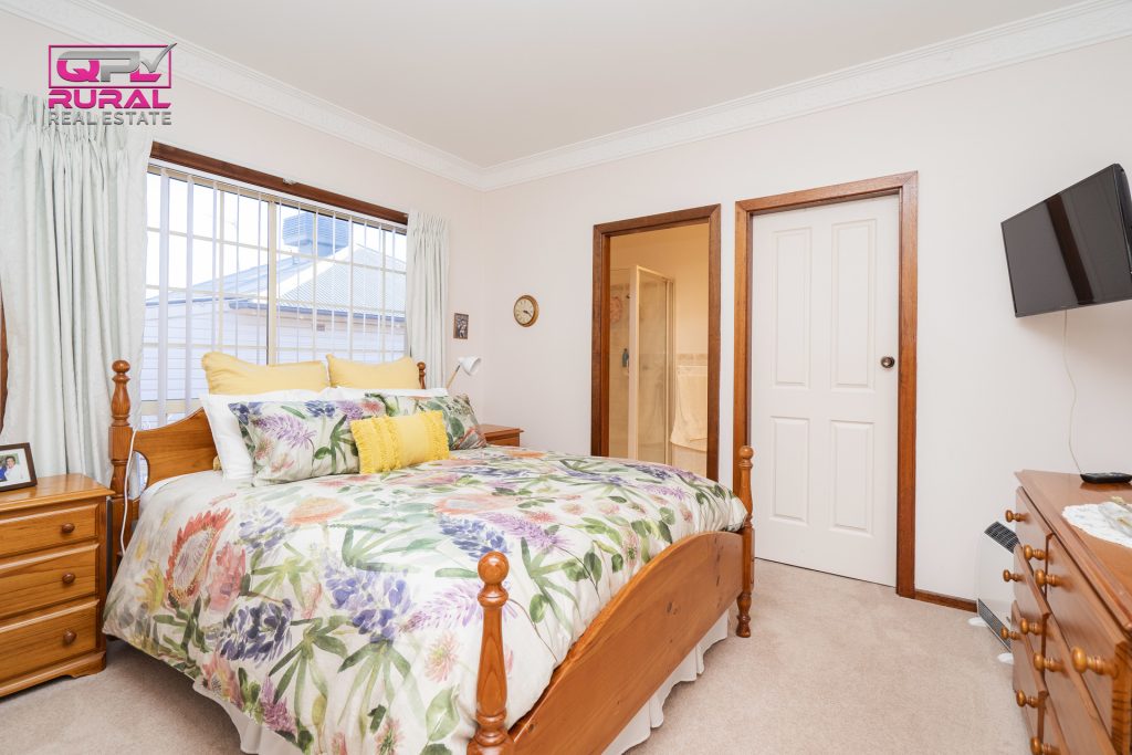 138 Polaris Street, Temora NSW 2666 - photo 10