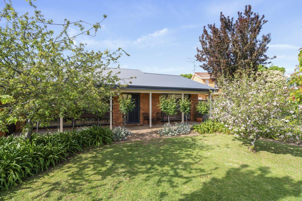 17 Roma Avenue, Leeton NSW 2705 - McGrath Riverina