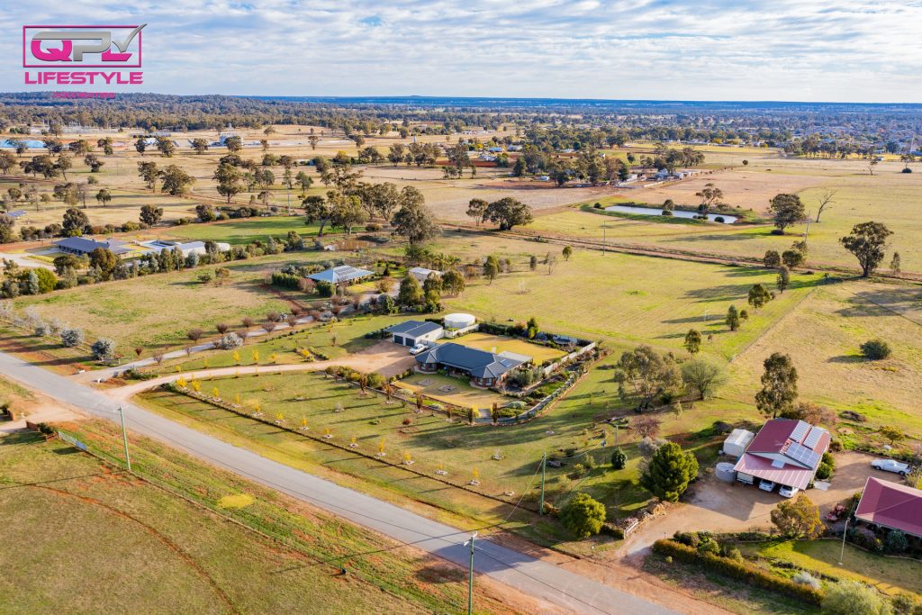 6 Rosella Street, Temora NSW 2666 - photo 2