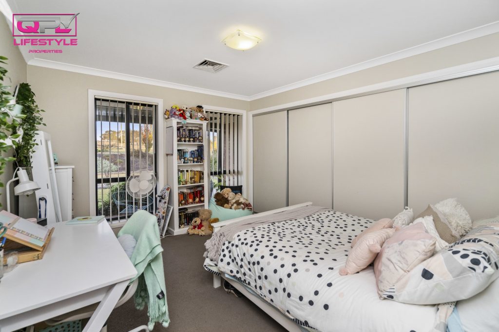 6 Rosella Street, Temora NSW 2666 - photo 11