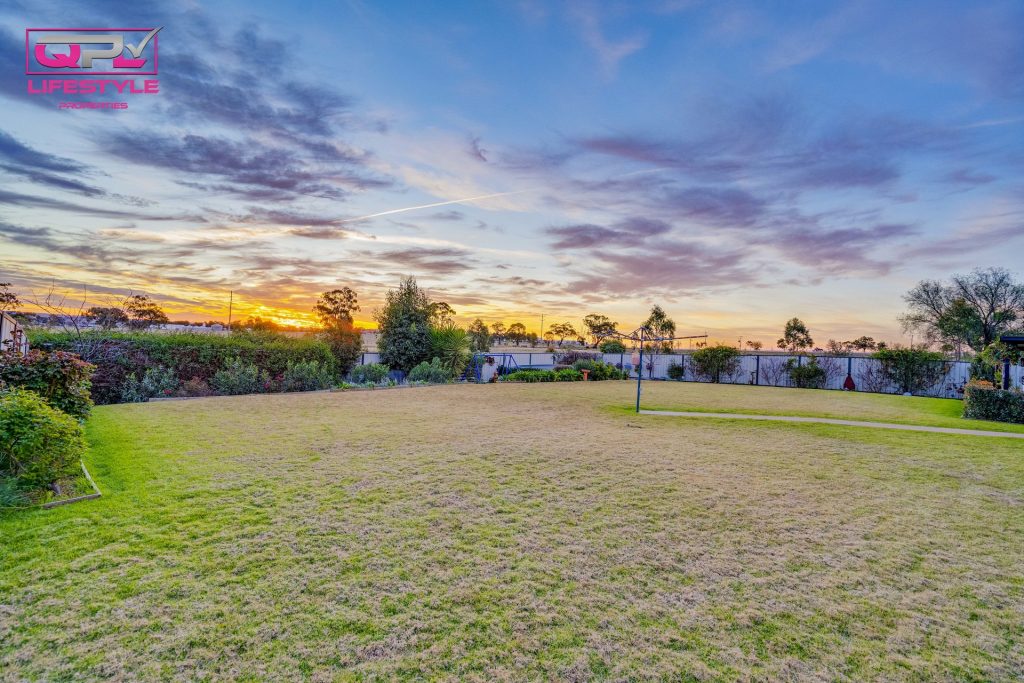 6 Rosella Street, Temora NSW 2666 - photo 13