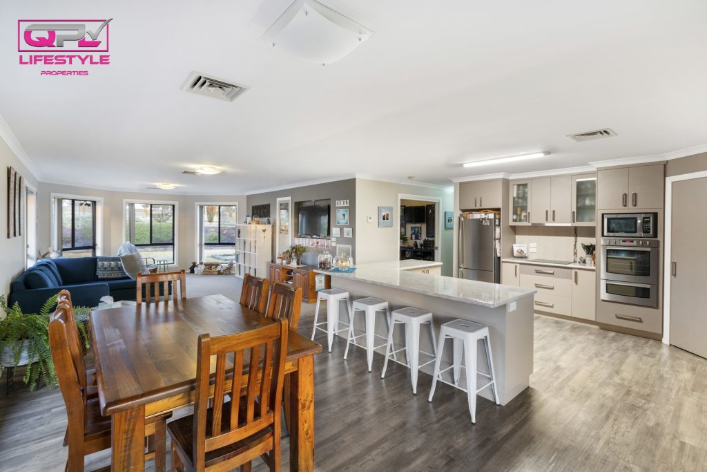 6 Rosella Street, Temora NSW 2666 - photo 5