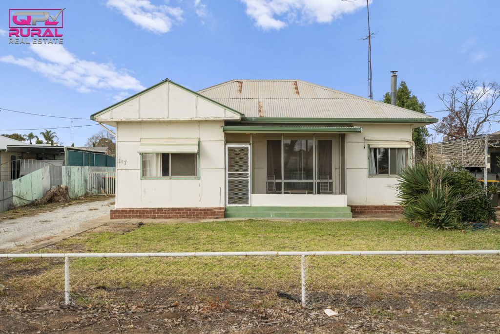 157 Palm Avenue, Leeton NSW 2705 - photo 2