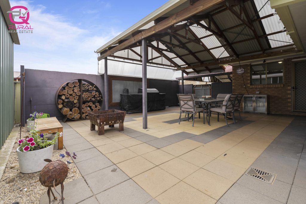 59 Parkes Street, Temora NSW 2666 - photo 2