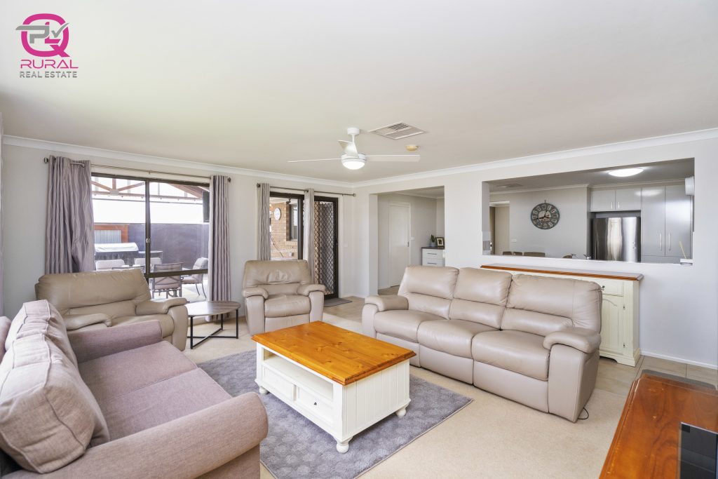 59 Parkes Street, Temora NSW 2666 - photo 11