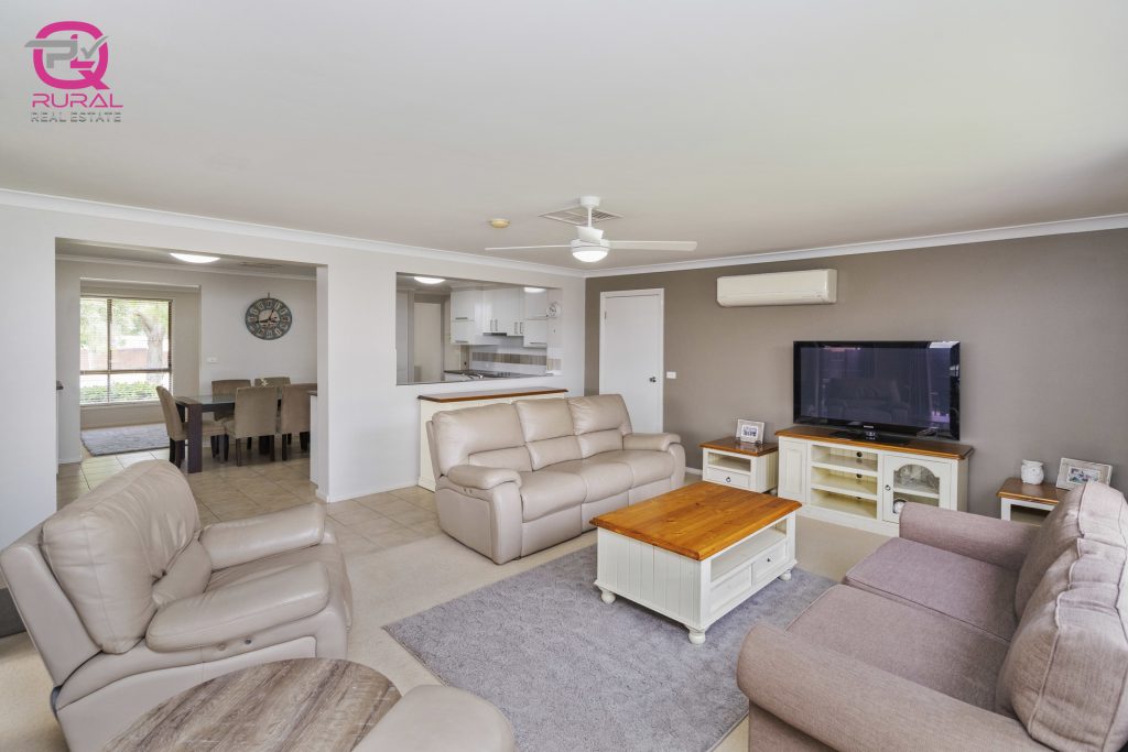 59 Parkes Street, Temora NSW 2666 - photo 3