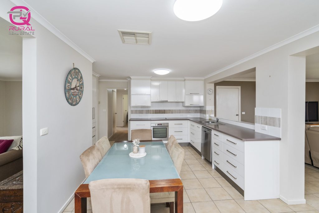 59 Parkes Street, Temora NSW 2666 - photo 7