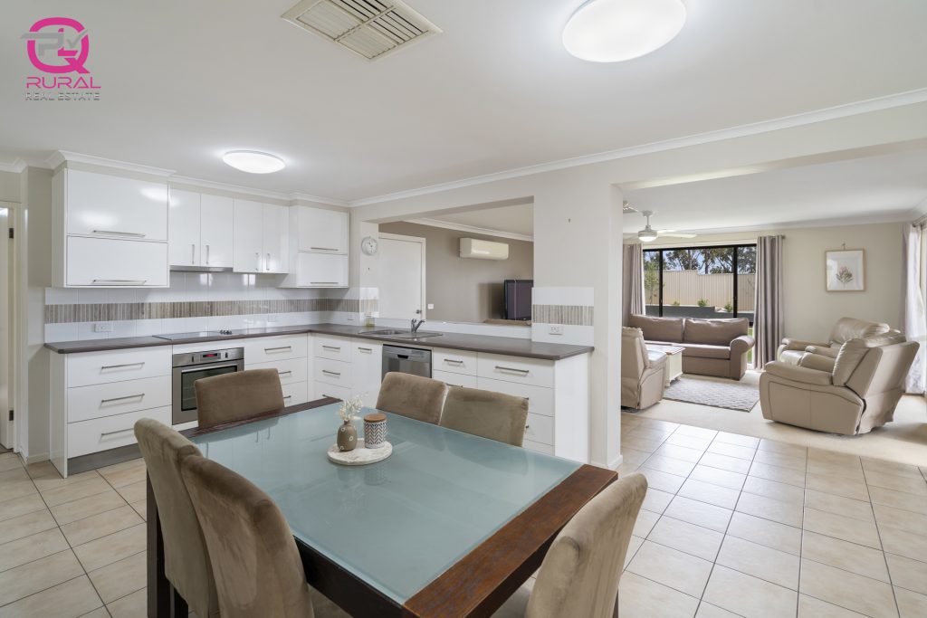 59 Parkes Street, Temora NSW 2666 - photo 8