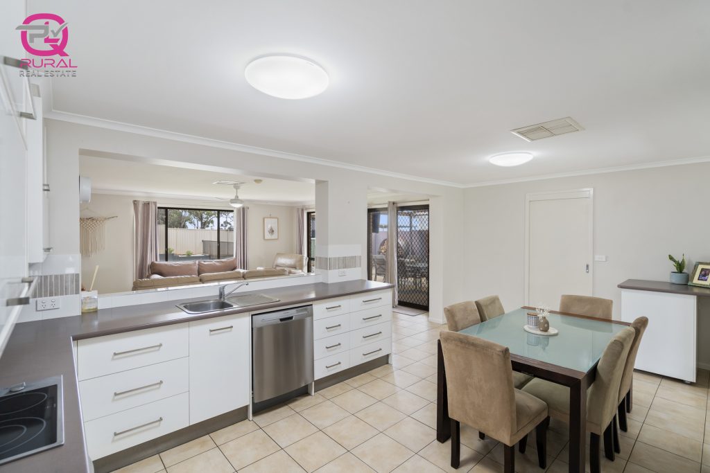 59 Parkes Street, Temora NSW 2666 - photo 9