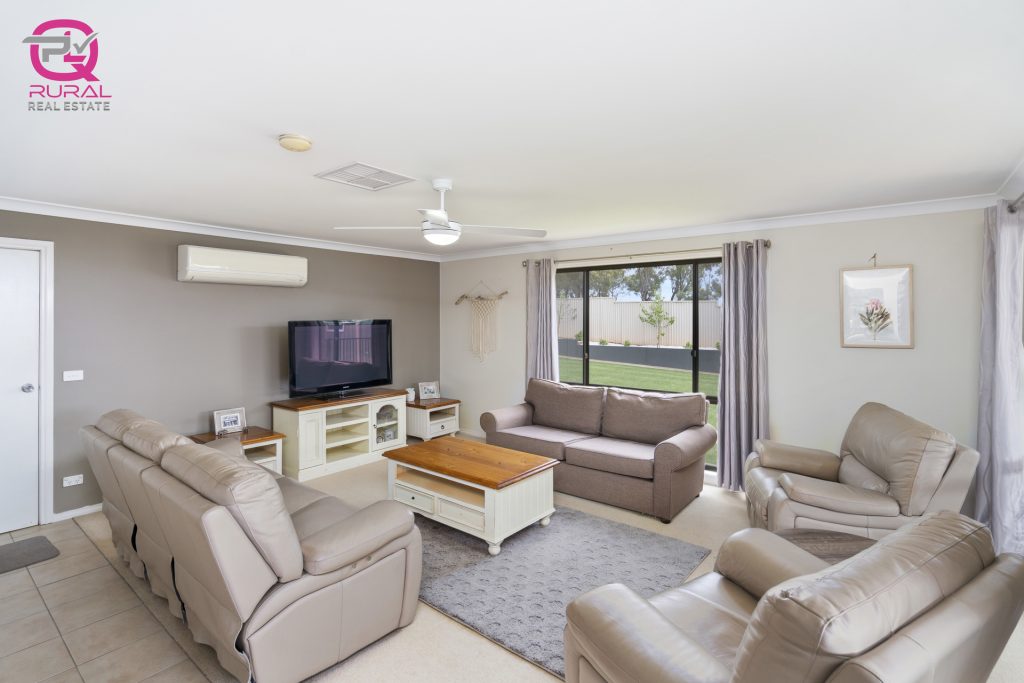 59 Parkes Street, Temora NSW 2666 - photo 10