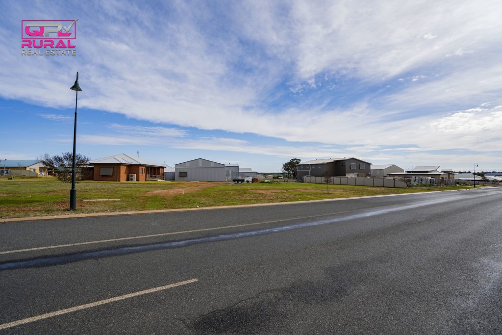 54 Airport Street, Temora NSW 2666 - photo 3