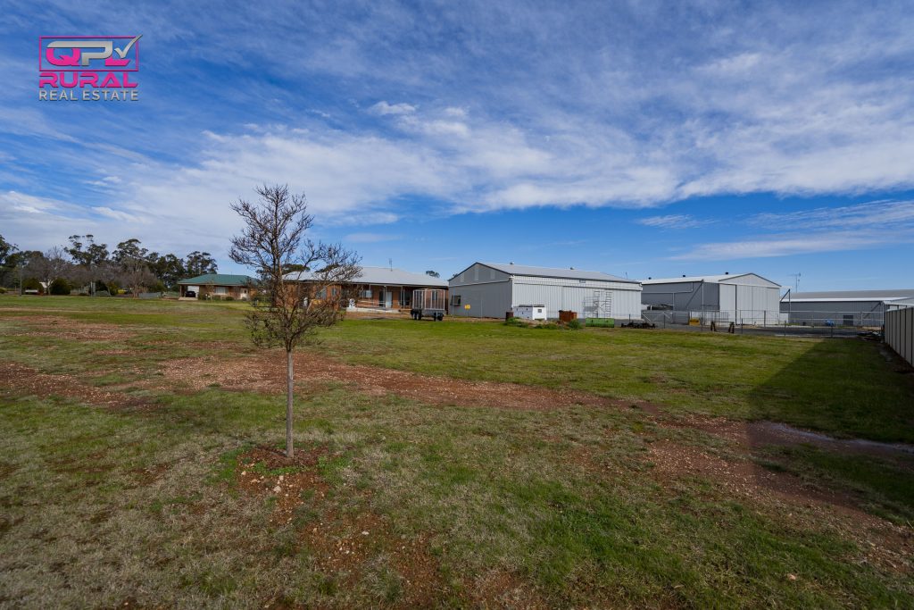 54 Airport Street, Temora NSW 2666 - photo 4
