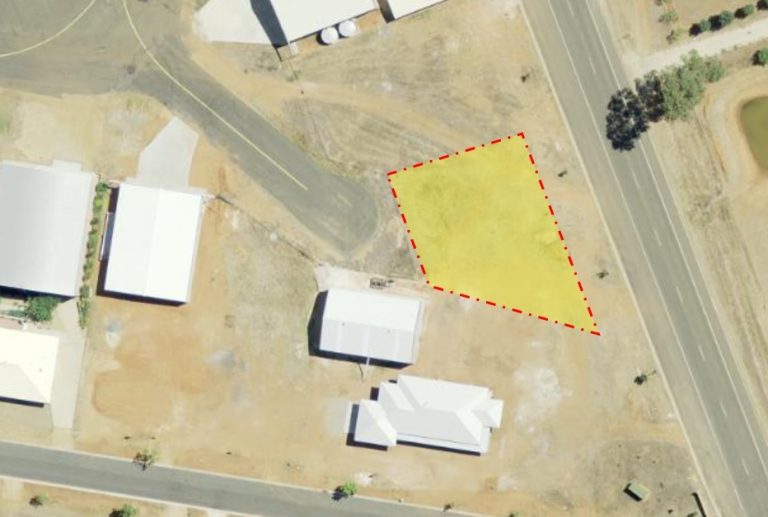 54 Airport Street, Temora NSW 2666 - photo 6