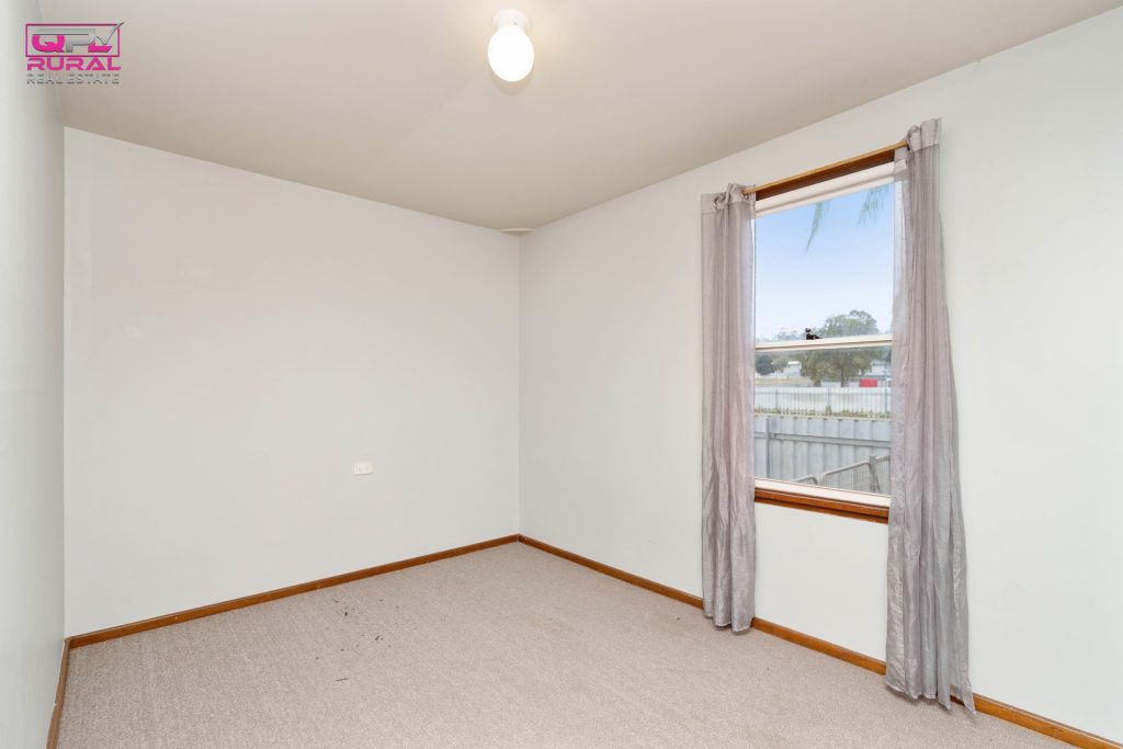 105 Tonkin Street, Temora NSW 2666 - photo 12