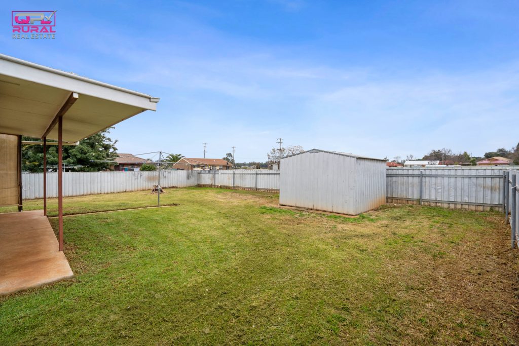 105 Tonkin Street, Temora NSW 2666 - photo 3