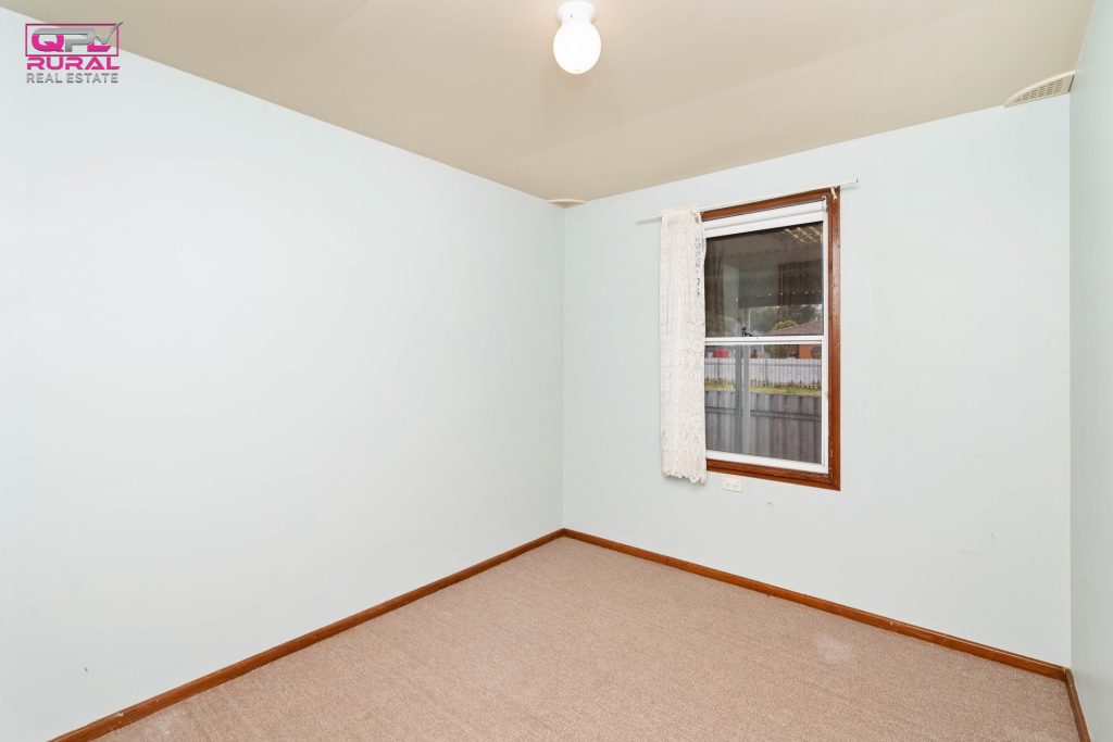 105 Tonkin Street, Temora NSW 2666 - photo 9