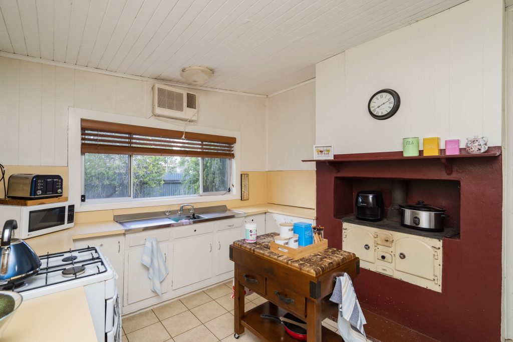 33 Dundas Street, Narrandera NSW 2700 - photo 4