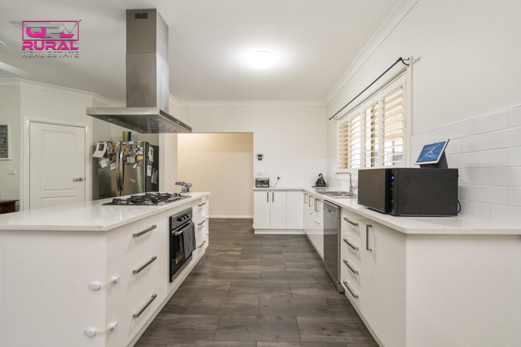 132 Vesper Street, Temora NSW 2666 - photo 2