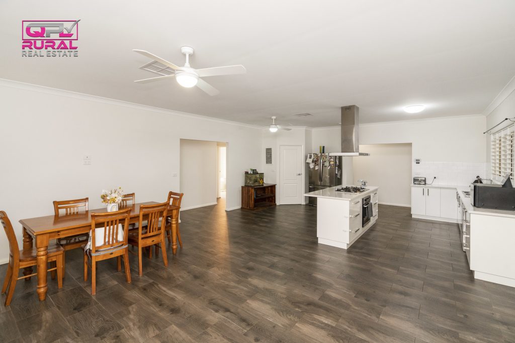 132 Vesper Street, Temora NSW 2666 - photo 4