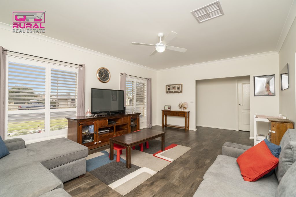 132 Vesper Street, Temora NSW 2666 - photo 6