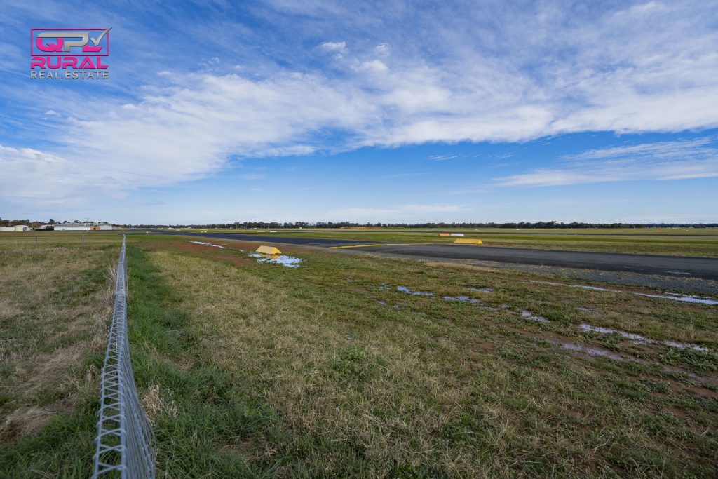24 Spitfire Drive, Temora NSW 2666 - photo 5