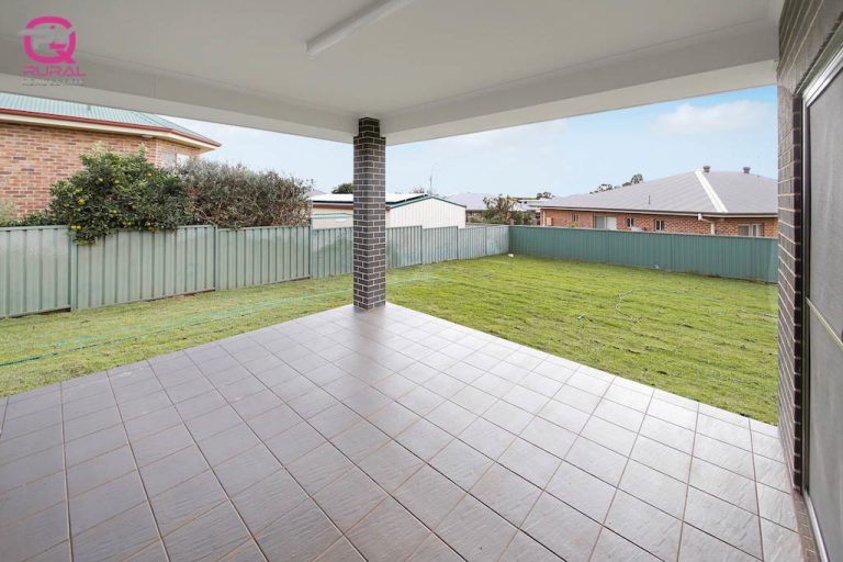 9 Kavanagh Circuit, Temora NSW 2666 - photo 14