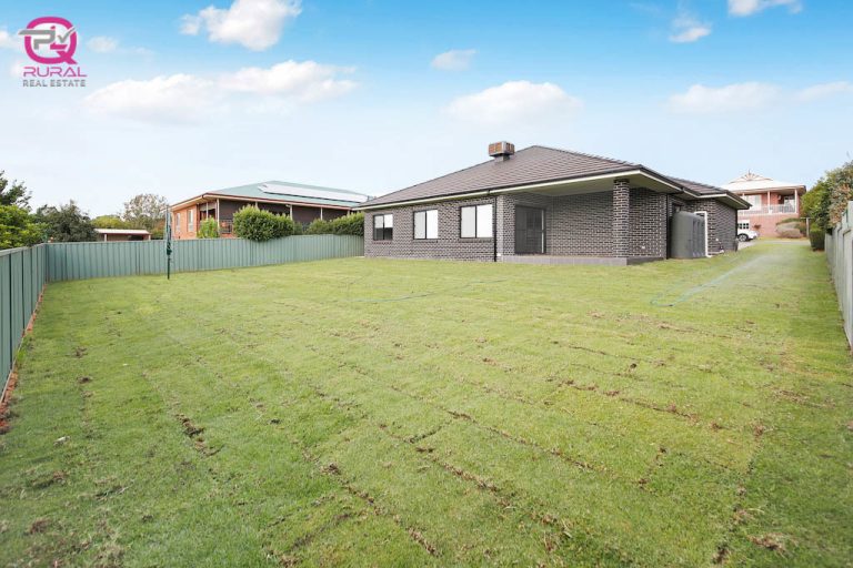 9 Kavanagh Circuit, Temora NSW 2666 - photo 15