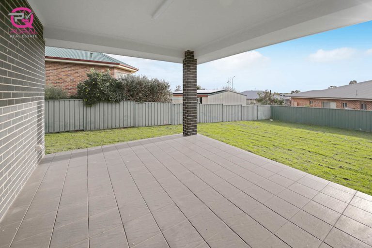 9 Kavanagh Circuit, Temora NSW 2666 - photo 3