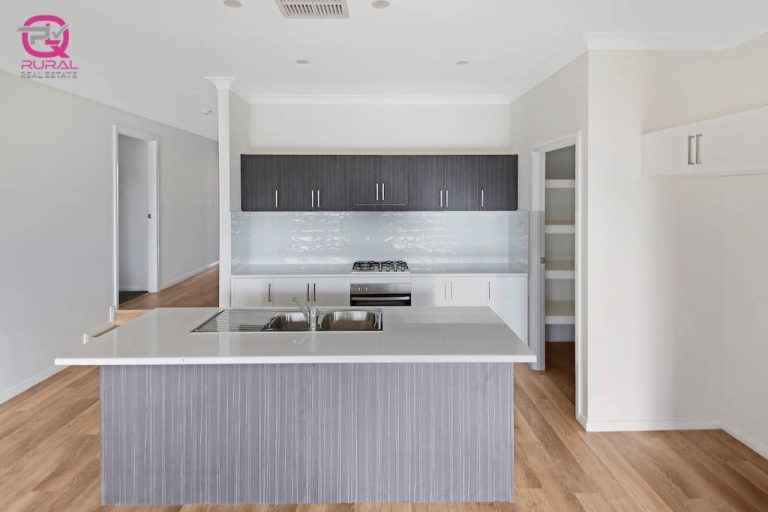 9 Kavanagh Circuit, Temora NSW 2666 - photo 5