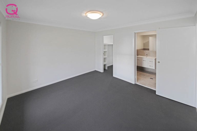 9 Kavanagh Circuit, Temora NSW 2666 - photo 8