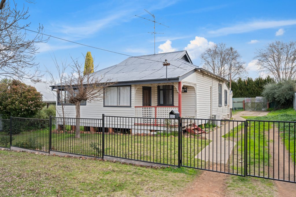 28 May Street, Narrandera NSW 2700 - McGrath Riverina
