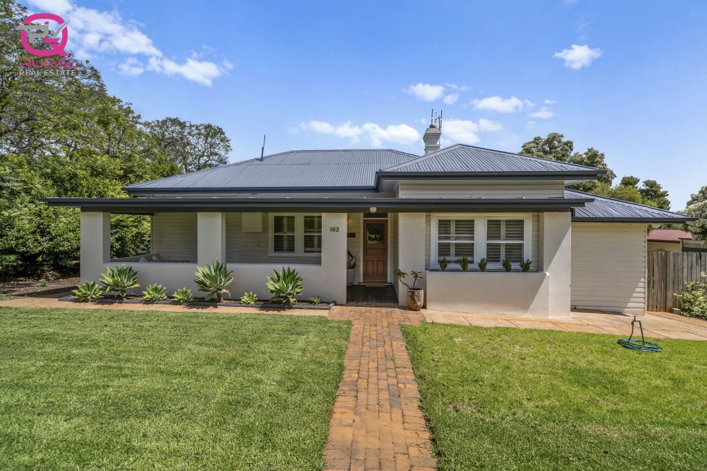 162 Victoria Street, Temora NSW 2666 - photo 2