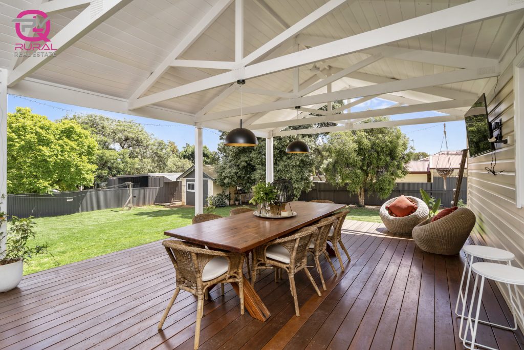 162 Victoria Street, Temora NSW 2666 - photo 3