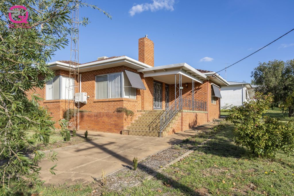 9 Roberts Street, Narrandera NSW 2700 - photo 2